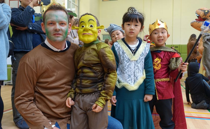 2018 Britannica book week 12